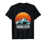 Funny Mama Bear - Alla tua mamma o madre piace la natura selvaggia e ama il campeggio? Fai un divertente regalo retrò per la tua mamma per il compleanno o la festa della mamma. Grafica vintage e angosciata con tramonto e montagne retrò. CLICCA SUL NOSTRO