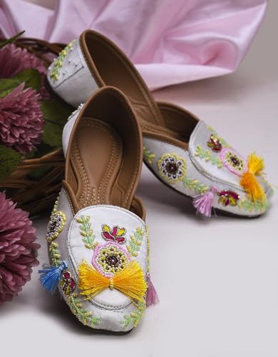 Image of SilverArrow Traditional Style, Modern Comfort Jutti Comfortable Flat Fancy Bellies for Womens and Girls