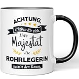 JUNIWORDS Tasse, Achtung, erheben Sie sich! Ihre Majestät die Rohrlegerin, die betritt den Raum, Schwarz (5984401)
