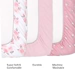 The Peanutshell 3-Pack Feuilles de papier peint ajustées - Doucement & Bébé fille respirante Mini Feuilles de crèche, Matelas de jeu Pack N, Convient aux matelas de jeu Playard standard - Roses roses & Mélangée