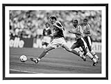 G�n�rique Tableau Zinedine Zidane 70 x 50 cm avec cadre en bois noir inclus - Affiche Equipe de France football noir et blanc