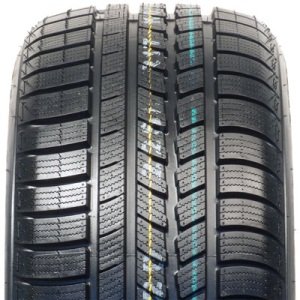 Pneu d'hiver Roadstone Winguard Sport XL pour éviter le patinage sur le verglas