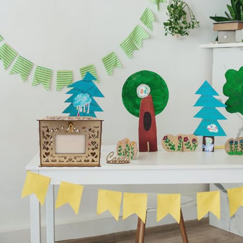 Caja para tarjetas de boda dorada con estructura metálica y base de madera 7