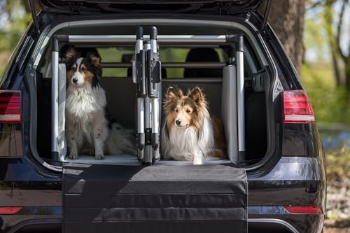 TRIXIE Doppel-Transportbox Aluminium – Hundebox für zwei Hunde bis zu 50 kg, 93 × 64 × 83 cm, mit herausnehmbarer Trennwand, Sicherheitsverschluss vorne & rutschfester Liegematte – 39345