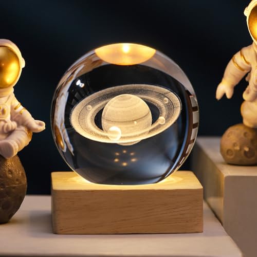 RuiDay Lampada Sfera Di Cristallo 3D Da 6 CM, Luce Notturna Con Sfera Di Vetro, Ricarica Usb, Tema Galassia Fantasy Pianeta, Con Base In Legno, Ornamenti (Saturni)