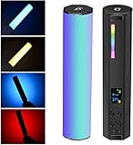 ►【Tamaño pequeño, gran uso】: Peso neto de 161 g, dimensión de 20 x 4,1 cm (largo x ancho), portátil, adopta 184 cuentas LED de alta reproducción de color, la varita de luz portátil DigitalFoto cuenta con un ángulo de iluminación de hasta 120 °, y el brillo puede alcanzar 800 lux. Alto CRI 95+. Como un mini tubo de luz de mano, ligero y portátil. Es ideal para selfie, vlog, vida muerta, luces de ambiente de fiesta, retrato, disparo ambiental y video de Youtube;
