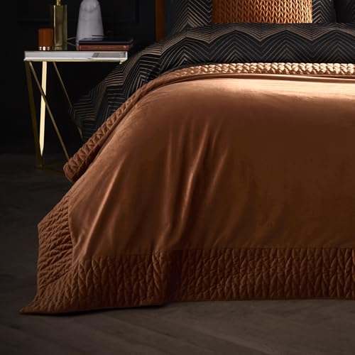 Laurence Llewelyn-Bowen Siena Velvet Tagesdecke Spice 100prozent Recyceltes Polyester 150x220 cm Steppbordüre Einfarbig Stil