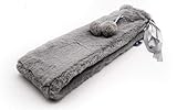 Reciba una bolsa agua caliente de color gris para todos tipos de uso gracias a su forma larga. Medida de 72 x 12 cm. Capacidad aprox. de 2 litros. La bolsa térmica mantiene el calor durante mucho tiempo.