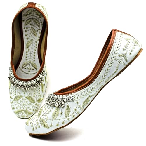 Chandrakala Payal Mojaris for Women, Flats Punjabi Jutti Embellished Khussa (WF154-P)4