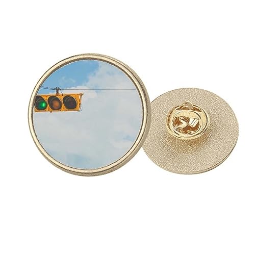 Broche ronde en métal doré idéale pour sublimer un blazer