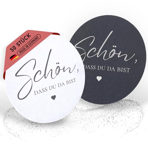 EV Bierdeckel Pappe - 50 Stück [Schön DASS du da bist] - Doppelseitiges Graphit-Schwarz Design - Hochwertige Getränkeuntersetzer ideal als Tischdeko für Geburtstag & Feste