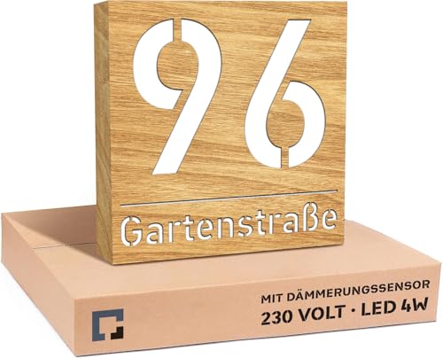 PRINTIMA Premium Gravur Personalisierter Hausnummer Helle Eiche v6 Beleuchtet Led Strom 230V, Außenlampe Hausnummernschild mit Dämmerungssensor |30x30cm, 4W/A+++| Wasserdicht (Helle Eiche v6)
