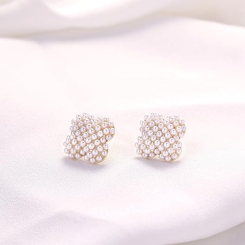 Pendientes de tuerca de trébol dorado con perlas elegantes para mujer 5