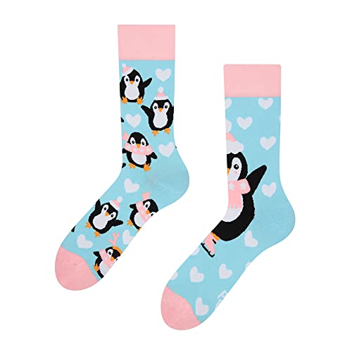 Dedoles Socken Unisex Damen Herren & Kinder Baumwolle viele lustige Designs 1 Paar Geschenk links rechts verschieden Farbe Blau Motiv Eislaufender Pinguin Gr. 43-46