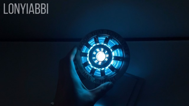 Amazon アイアンマン アークリアクター Mk2 Diy Usb仕上げ バイブレーションセンサー Ledライト Usbインターフェース 組み立て不要 リモコン不要 おもちゃギフト ディスプレイケース付き 通販