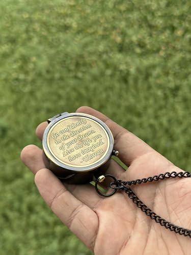 Brújula de Bolsillo de Latón con Cita de Thoreau miniatura 3