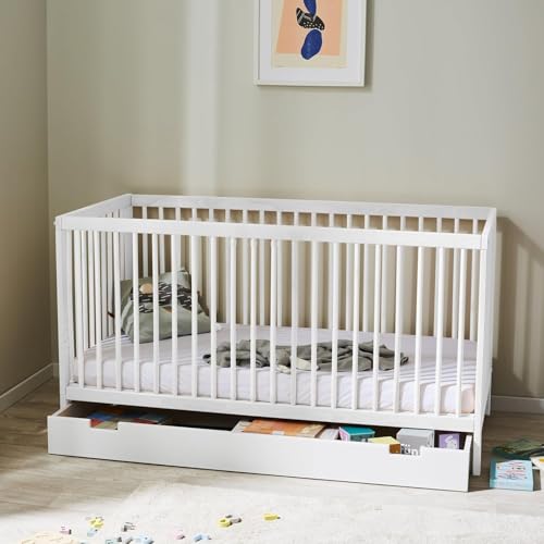 Kids Collective Babybett Kinderbett Gitterbett 70x140 höhenverstellbar & herausnehmbare Sprossen mit Schublade und Matratze | Buchenholz Weiss sehr stabil Made in Europe | von Geburt bis 6. Lebensjahr