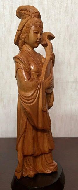 Amazon.co.jp: 中国美術工芸品 琵琶を奏でる女性像 天然木手彫り彫刻