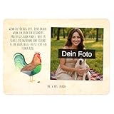 NATUR PUR: Erlebe die Schönheit des Bauernhofs mit jedem Artikel unserer Kollektion. Pferde grasen auf saftigen Wiesen, Kühe lächeln dich an und fröhliche Hühner begleiten deinen Alltag. Perfekt für alle, die mit Herz und Seele Landwirtin oder Landwirt sind.