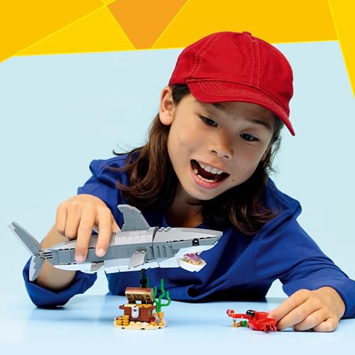 Image of LEGO Creator Fierce Shark with a Treasure Chest Toy - Rebuilds into Anglerfish or Manta Ray - 31381