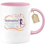 Encouragez sa passion pour l'animation avec ce mug qui capture l'essence de son métier. Chaque gorgée sera un rappel de son incroyable capacité à mêler créativité et gestion du chaos, le tout avec une folie douce qui la rend unique.
