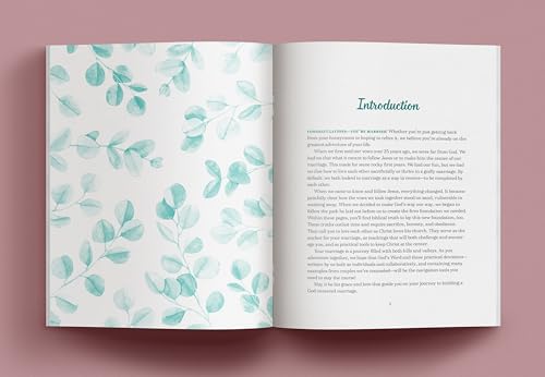 Image of Newlywed Couple's Devotional: 52 Weeks of Everyday Scripture, Reflections, and Prayers for a God-Centered Marriage