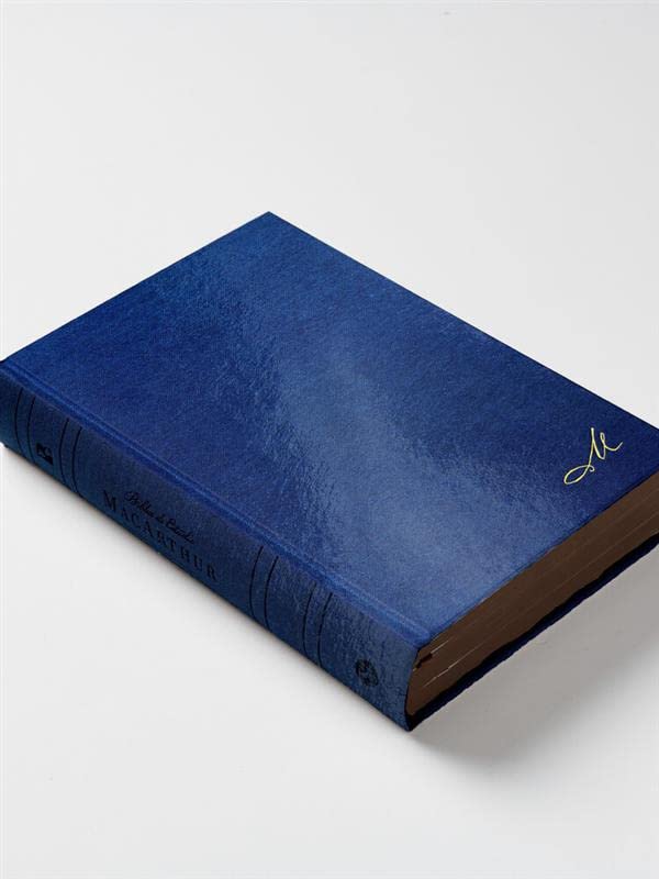 Image of NBLA, Biblia de Estudio MacArthur, Tapa dura, Azul, Interior a dos colores, Comfort Print (Spanish Edition)