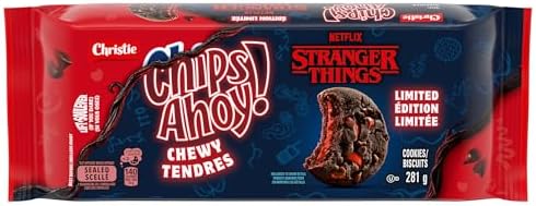 CHIPS AHOY! Stranger Things Chewy Chocolatey Strawberry-Flavoured Filled Soft Cookies, Limited Edition, 281 g