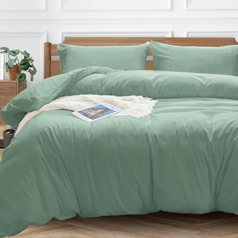 MUXHOMO Saga Green Duvet Cover Queen Size, Soft Warm Brushed Microfiber Duvet Cover Set 3 Pieces with Zipper Closure, 1 Comforter Cover 90x90 inches and 2 Pillow Cases (No Comforter) Cover