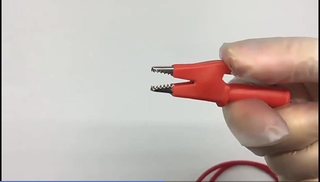 MEETOOT 4 Morsetti A Coccodrillo Isolati 30A Con Jack Banana 4mm - Rosso E Nero, Per Test Elettrici E Laboratorio