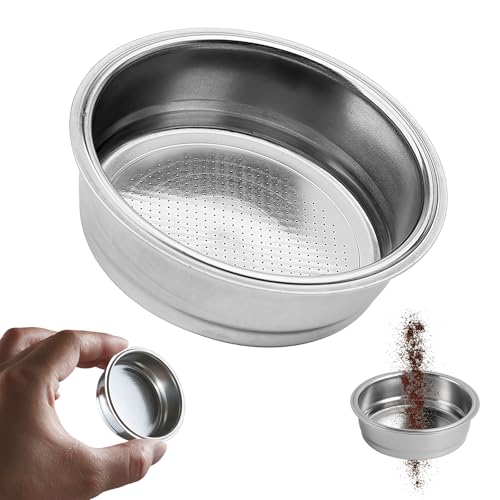 Punto di vendita 3: Utilizzo versatile in diversi ambienti: Il filtro in acciaio inox da 51 mm è adatto non solo all’uso domestico, ma anche in bar, caffetterie, negozi di tè al latte e altri ambienti professionali. Grazie al suo design a microfori, garantisce un’eccellente filtrazione per diverse miscele e intensità di caffè, soddisfacendo le preferenze di una clientela varia. La sua versatilità lo rende un accessorio indispensabile per chi desidera qualità costante ovunque.