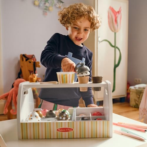 Melissa & Doug - Eisdiele aus Holz, 28-teilig, Für das Eisdielen-Rollenspiel mit 8 Sorten Eiscreme, Eistüten und Eisbecher, Spielgeld inklusive, Für Kinder ab 3 Jahren