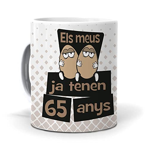 mundohuevo Taza Regalo 65 cumpleaños Hombre en Catalan ELS meus Ous ja tenen 65 anys. Ceramica AAA - 350 ml.