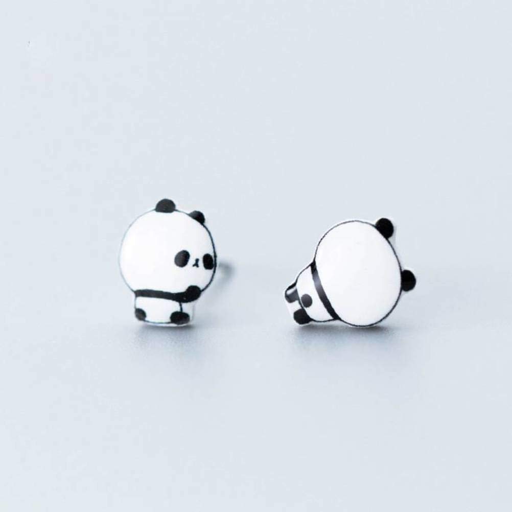 Boucles d'oreilles panda asymétriques légères contre les bijoux ternes