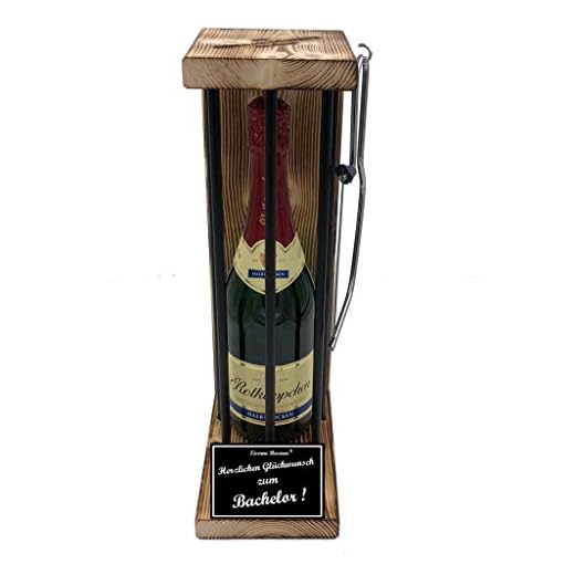 Herzlichen Glückwunsch zum Bachelor - Eiserne Reserve ® Black Edition mit Rotkäppchen Sekt 0,75L incl. Säge zum zersägen der Stäbe - Die Geschenkidee