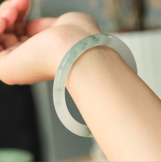 Bracelet en jade Tianshan d'exception, jonc en pierre fine de prestige