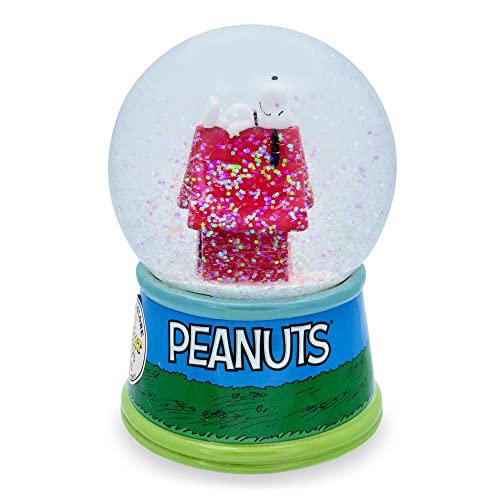 Silver Buffalo Peanuts Group Walk Outside Large Light Up Snow Globe 100mL