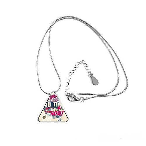 Collier triangle graffiti coloré une idée cadeau originale pour les passionnés d'art moderne