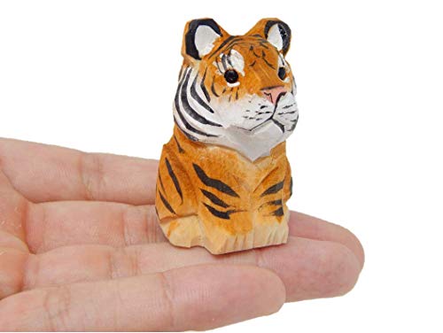 Figura de tigre tallada a mano en madera