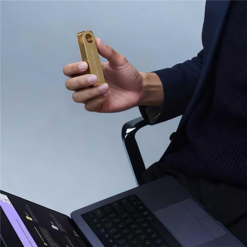 Nano X Krypto Hardware Wallet Bluetooth – Sicheres Cold Wallet mit CC EAL5+ Chip für Bitcoin, Ethereum, 1000+ Coins & NFTs – Gold