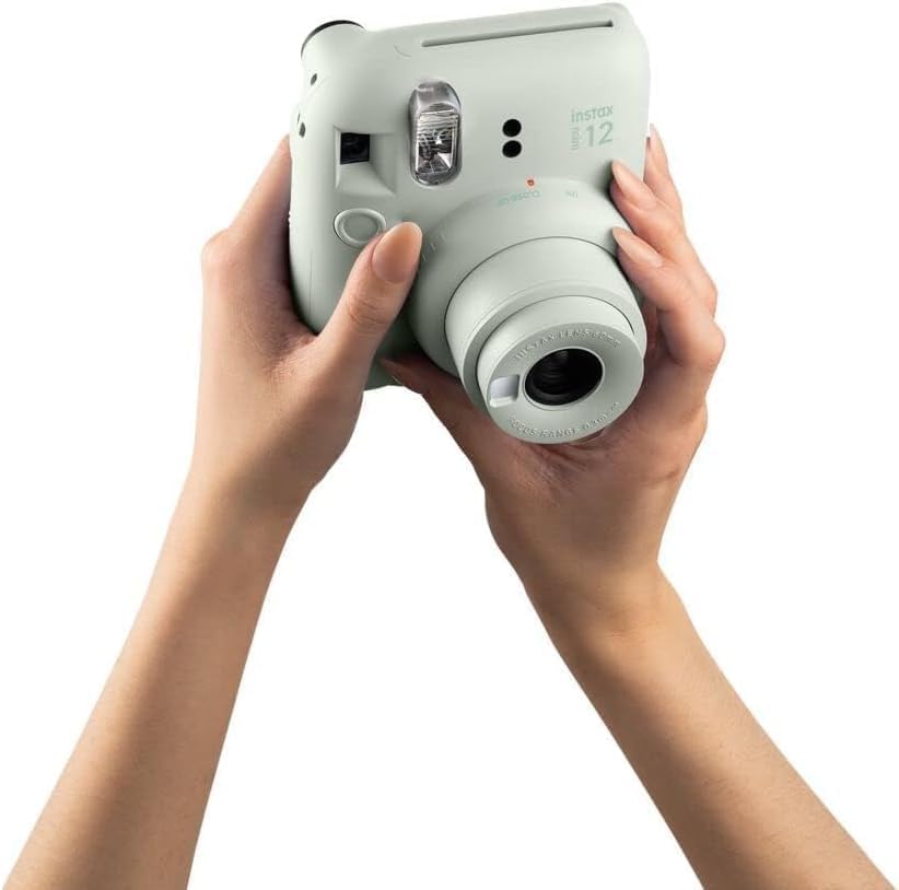 Testbericht: INSTAX Mini 12 Sofortbildkamera - Schnappschüsse in Sekundenschnelle Testbericht: INSTAX Mini 12 Sofortbildkamera - Schnappschüsse in Sekundenschnelle