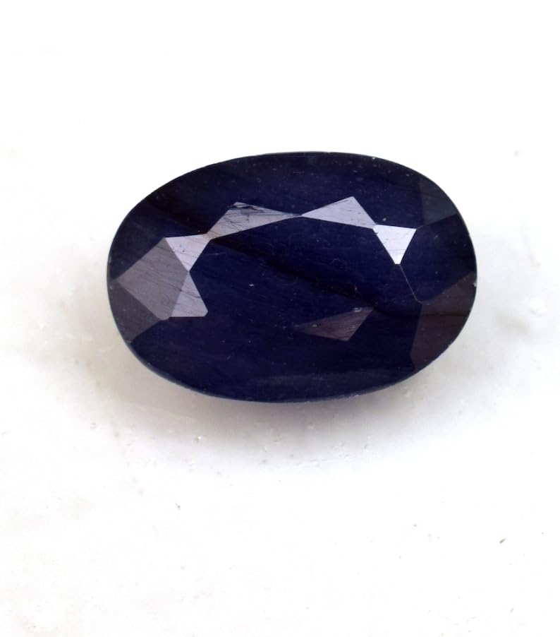Saphir bleu de Ceylan ovale naturel pour remplacer une pierre de centre perdue