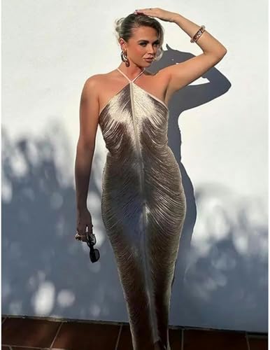 Robe métallique argent luxe au drapé fluide pour cocktail exclusif