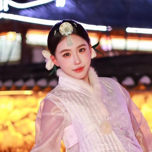 Baile de escenario sin caídas con la diadema tradicional coreana Hanbok 7
