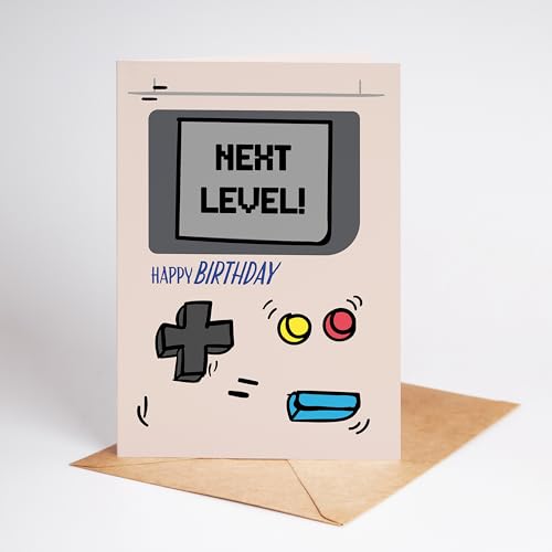 Lovely Cards - „Retro Gameboy Geburtstagskarte Next Level Happy Birthday | Lustige Glückwunschkarte für Kinder, Jugendliche & Erwachsene, Gamer & Freunde - A6 Klappkarte - Geschenkidee für Zocker Lovely Cards - „Retro Gameboy Geburtstagskarte Next Level Happy Birthday | Lustige Glückwunschkarte für Kinder, Jugendliche & Erwachsene, Gamer & Freunde - A6 Klappkarte - Geschenkidee für Zocker