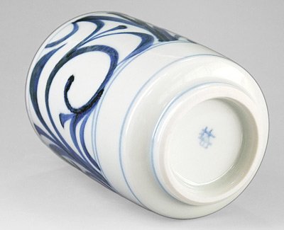 Amazon | 砥部焼 梅山窯 松湯呑大（唐草） | 梅山窯 | 湯呑み