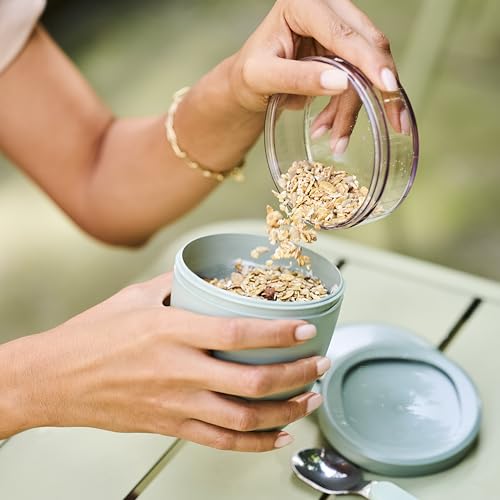 Mepal Müslibecher to go, praktischer Joghurtbecher to go - Unterteilung für Joghurt & Müsli - Geeignet für Gefrierschrank, Mikrowelle & Spülmaschine - 500 ml + 200 ml - Nordic Sage 4