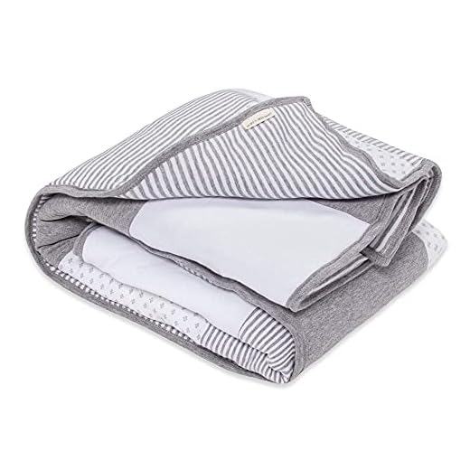 Burt's Bees Baby - Dottie Bee Reversible Quilt, 100% Organic and 100% Polyester Fill (Heather Grey)