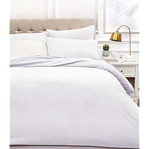 Luxueuze dekbedovertrekset van microvezel met kussensloop van AmazonBasics – 200 x 200 cm, helder wit