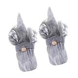 Materiali morbidi e durevoli, gli gnomi pasquali sono realizzati con materiali di stoffa e le pellicce artificiali di peluche per barba e capelli. La fibra si sviluppa all'interno del corpo degli gnomi per renderlo morbido e confortevole al tatto